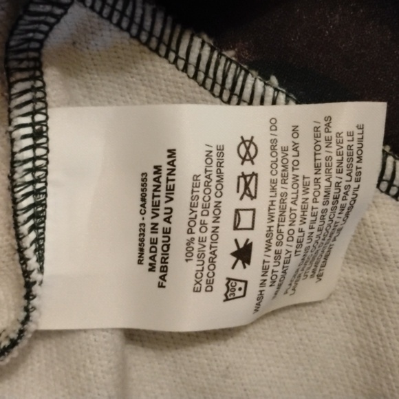 Nike Dri fit shorter ladies camo sweatshirt. Size large. Great for sports! - Picture 8 of 9